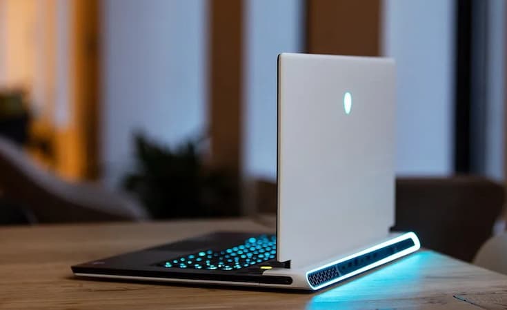 Alienware x17 design