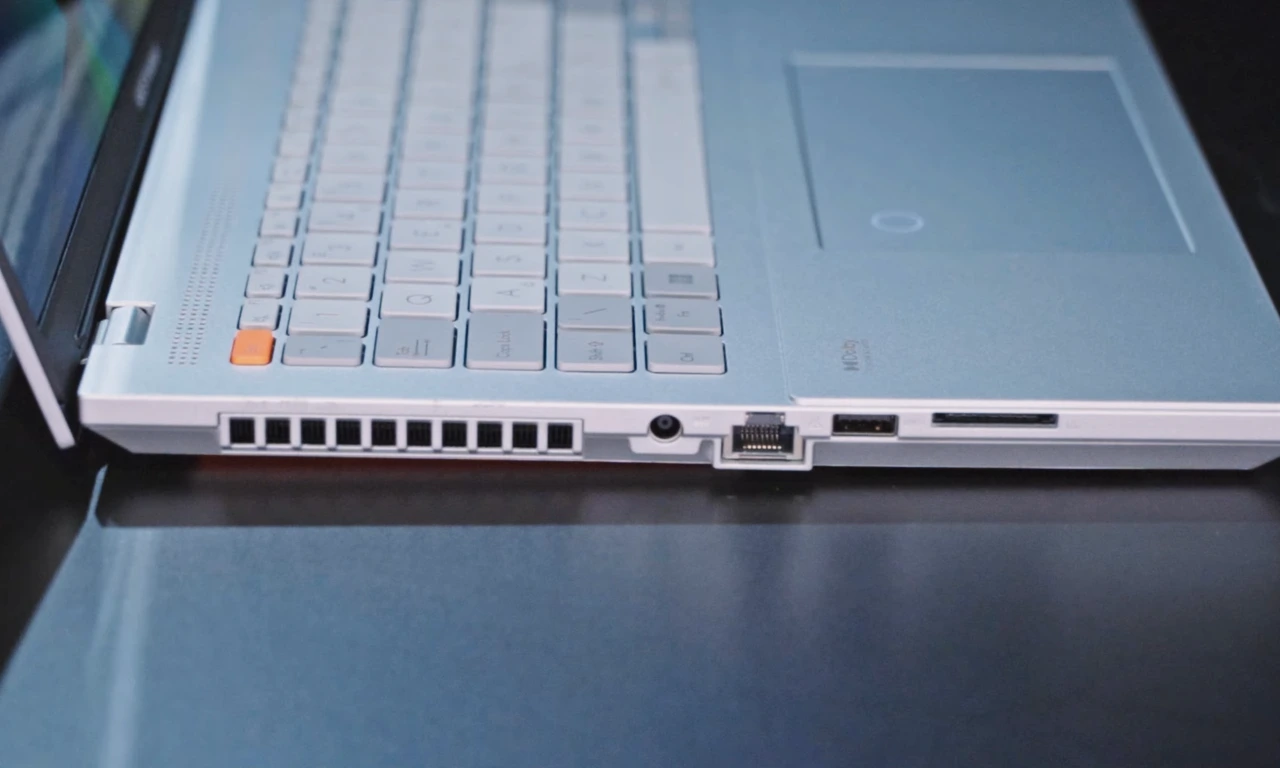 Left side ports of Vivobook Pro 16X OLED